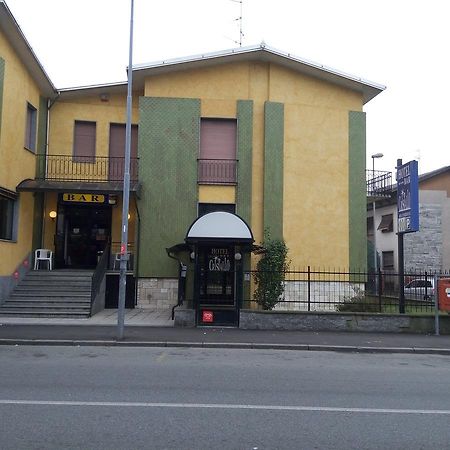 Hotel Cristallo Новара Экстерьер фото