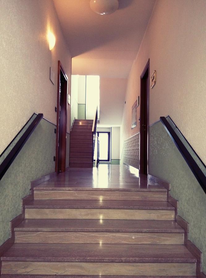 Hotel Cristallo Новара Экстерьер фото