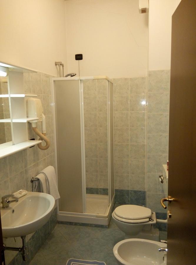 Hotel Cristallo Новара Экстерьер фото