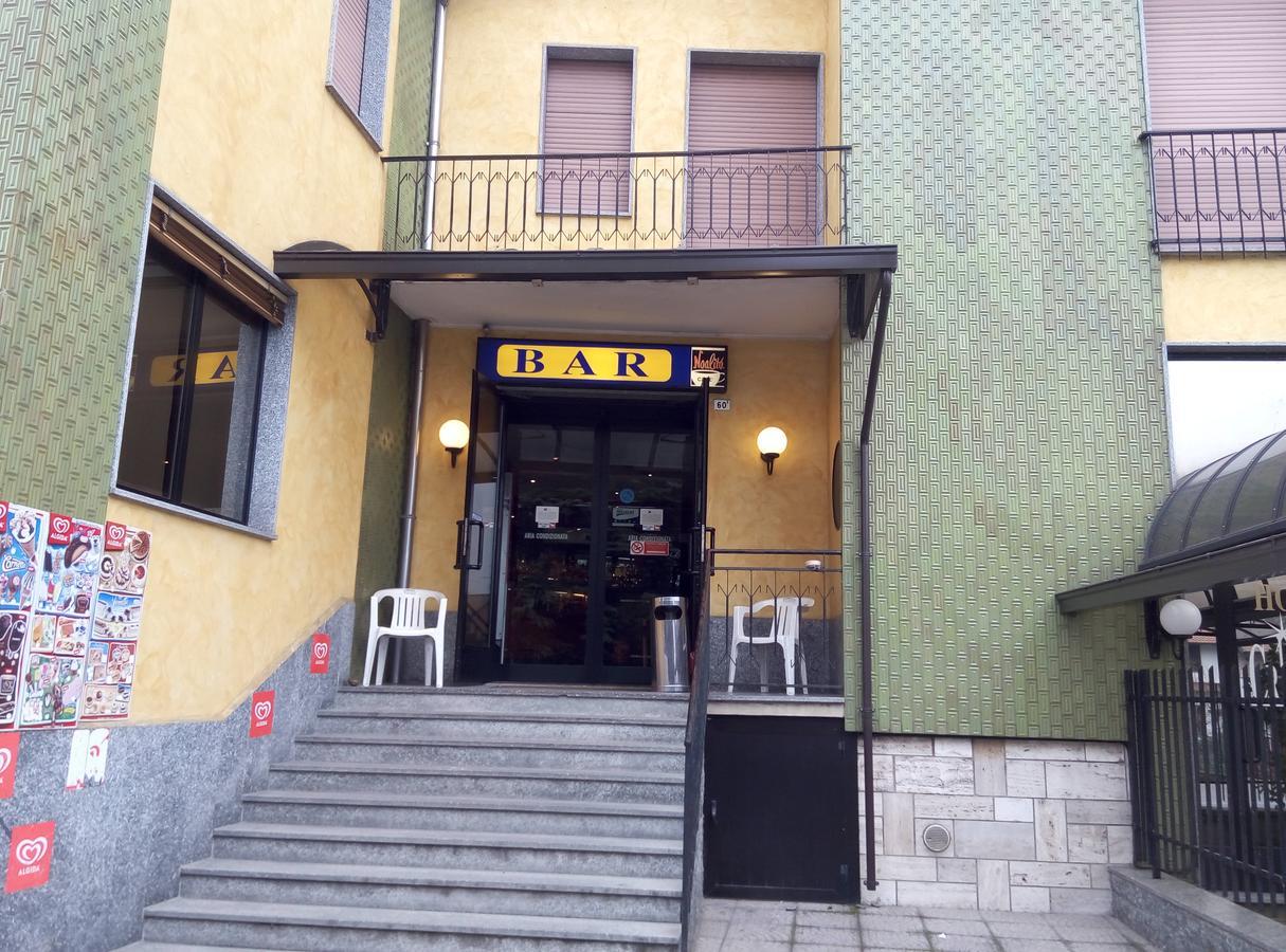 Hotel Cristallo Новара Экстерьер фото