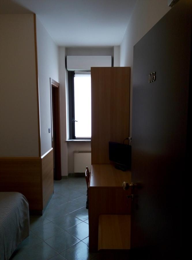 Hotel Cristallo Новара Экстерьер фото
