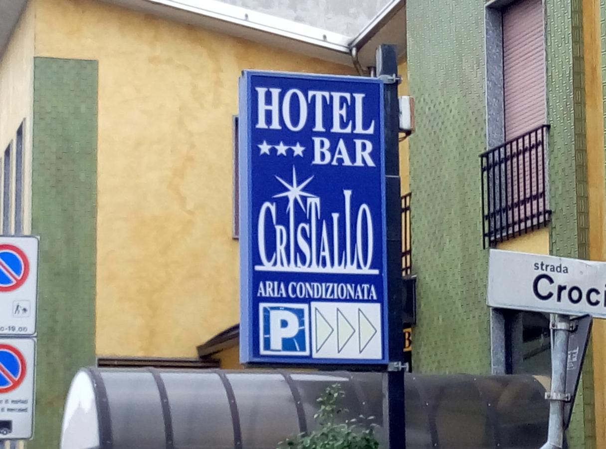 Hotel Cristallo Новара Экстерьер фото