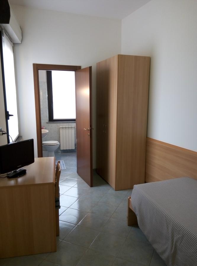 Hotel Cristallo Новара Экстерьер фото