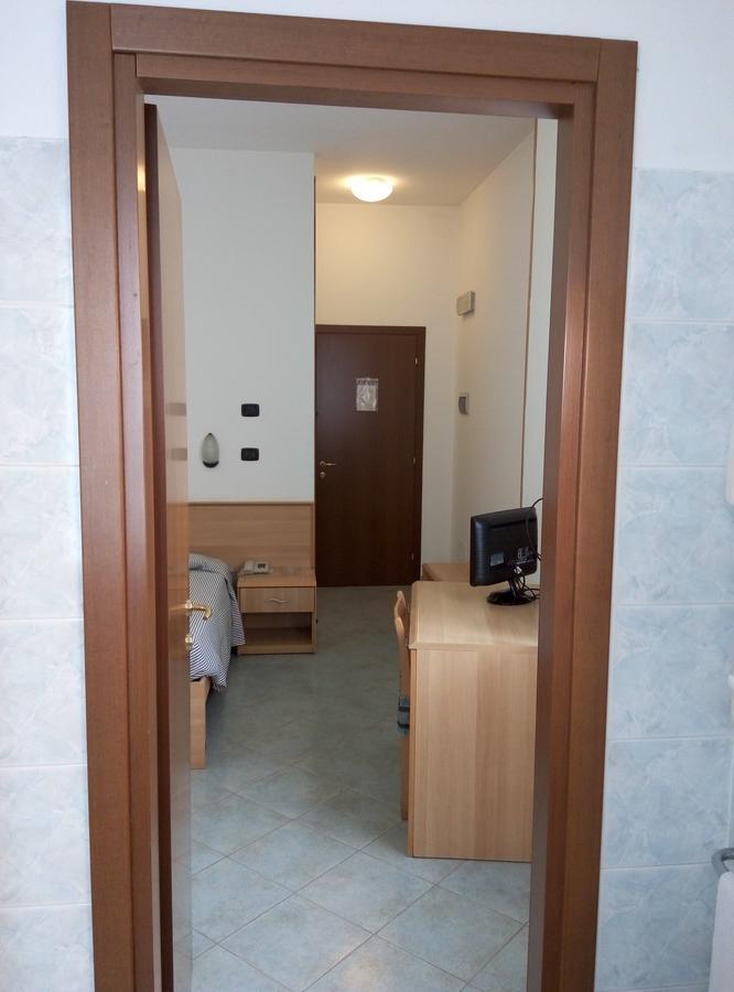 Hotel Cristallo Новара Экстерьер фото
