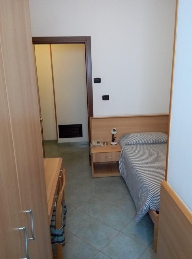 Hotel Cristallo Новара Экстерьер фото
