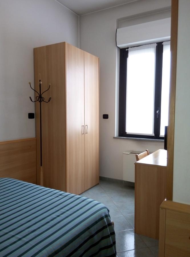 Hotel Cristallo Новара Экстерьер фото