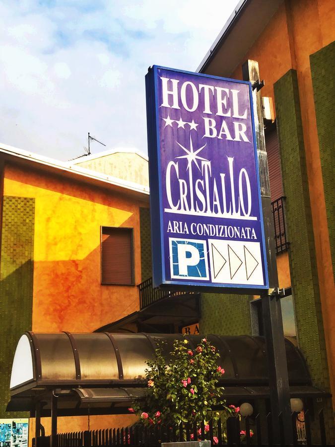 Hotel Cristallo Новара Экстерьер фото