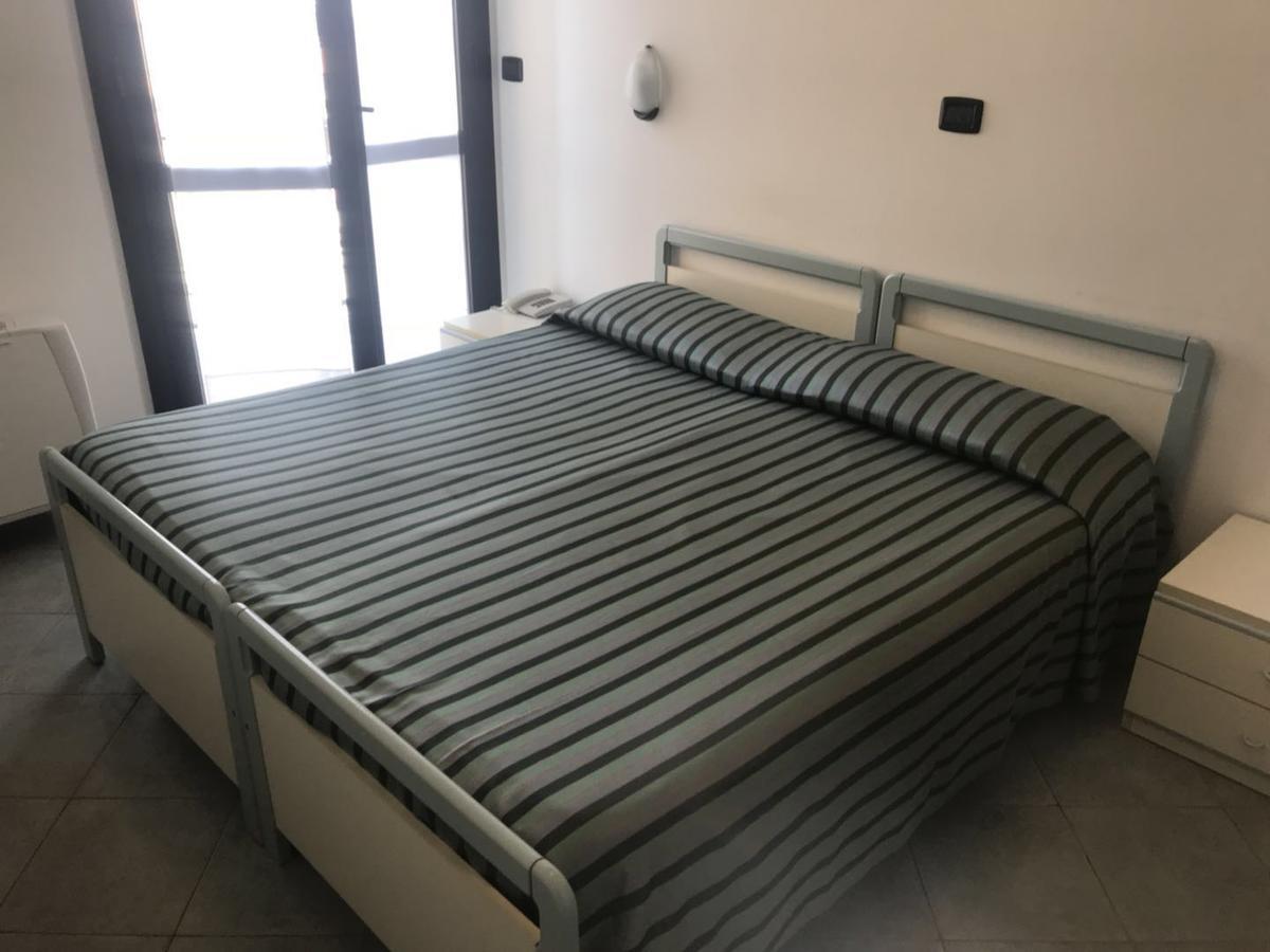 Hotel Cristallo Новара Экстерьер фото