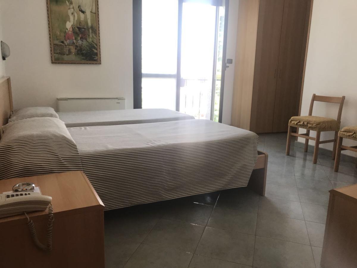 Hotel Cristallo Новара Экстерьер фото